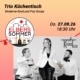 Trio Küchentisch: Veranstaltungsplakat zum Elbers Sommer 2026: Trio Küchentisch mit modernen Rock- und Pop-Songs am Donnerstag, 27. August 2026, um 18:30 Uhr. Zu sehen sind drei Bandmitglieder in Schwarz-Weiß an einem Küchentisch.